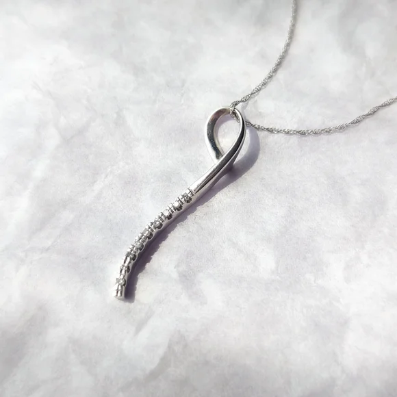 Taj Jewelers 10k white gold & diamonds pendant on 14k white gold singapore chain - Picture 1 of 12